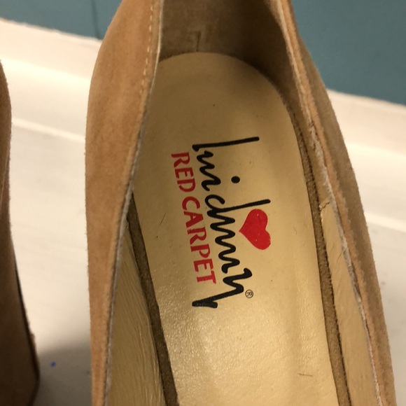 LuiChiny Red Carpet STEAL HER tan platform wedges with gold eyelets women’s sz 8 - Picture 7 of 12